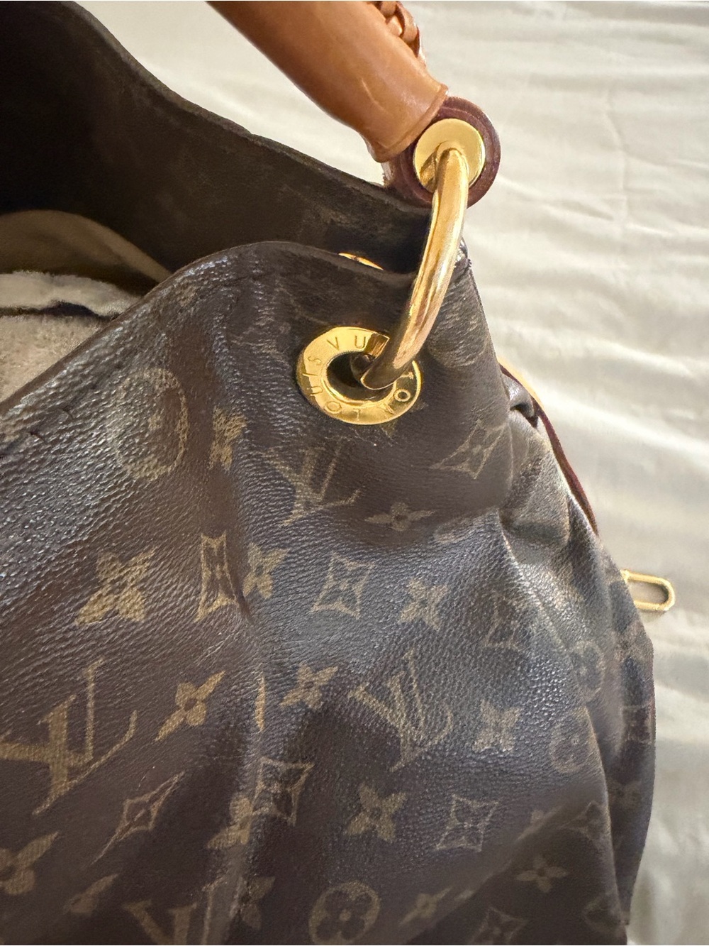Louis Vuitton Monogram Canvas Shoulder Hobo in Brown with Tan Handle - Picture 4 of 15